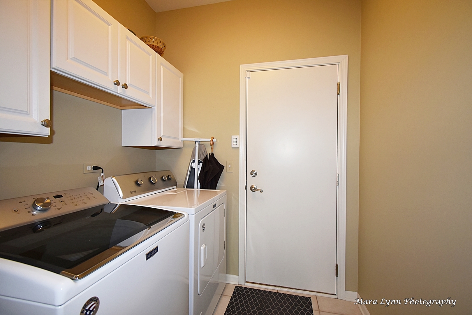 714 Viewpointe Drive St. Charles, IL 60174 - Photo 20 of 31 a utility room with dryer and washer