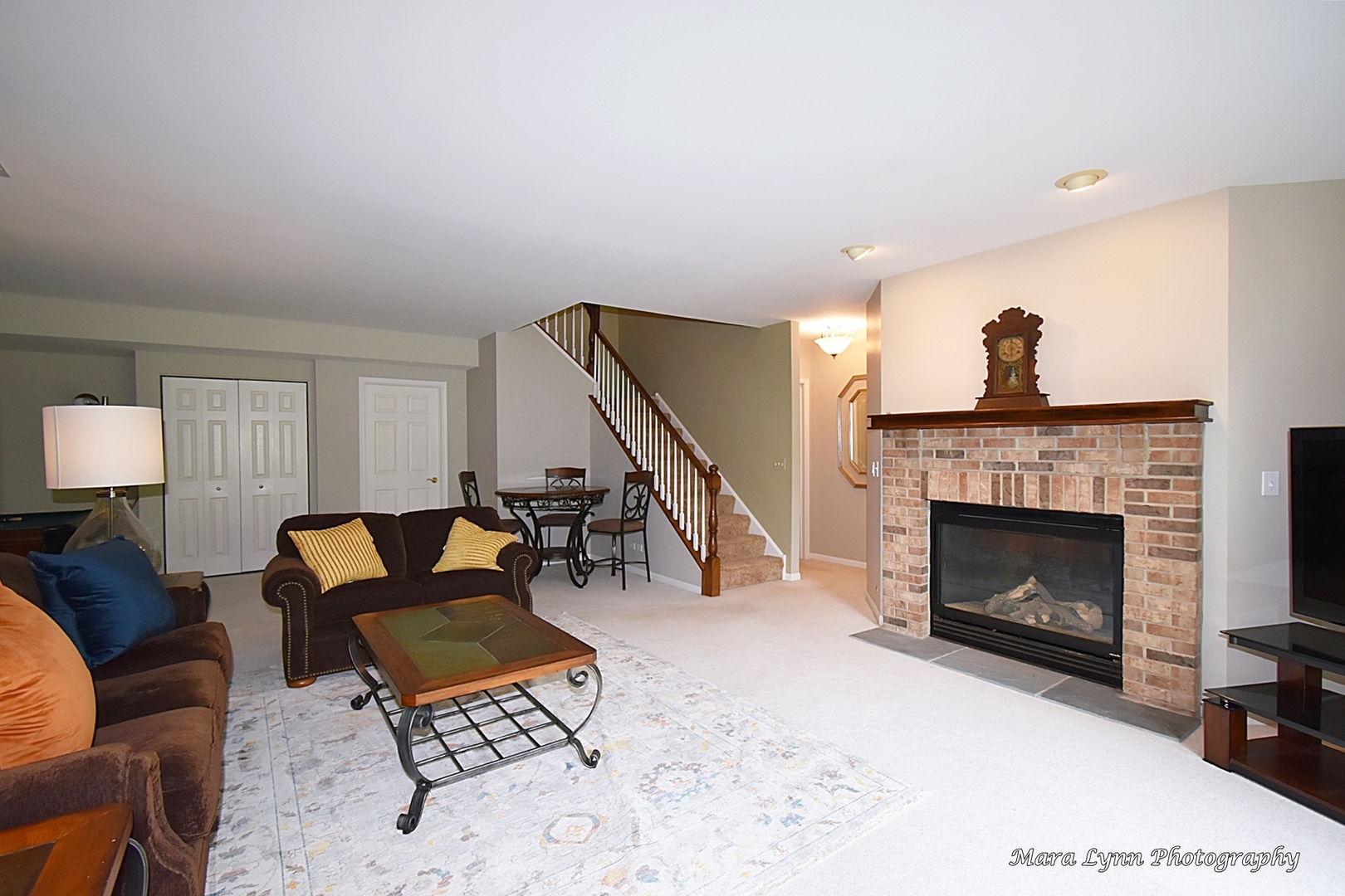 714 Viewpointe Drive St. Charles, IL 60174 - Photo 22 of 31 a living room with furniture and a fireplace
