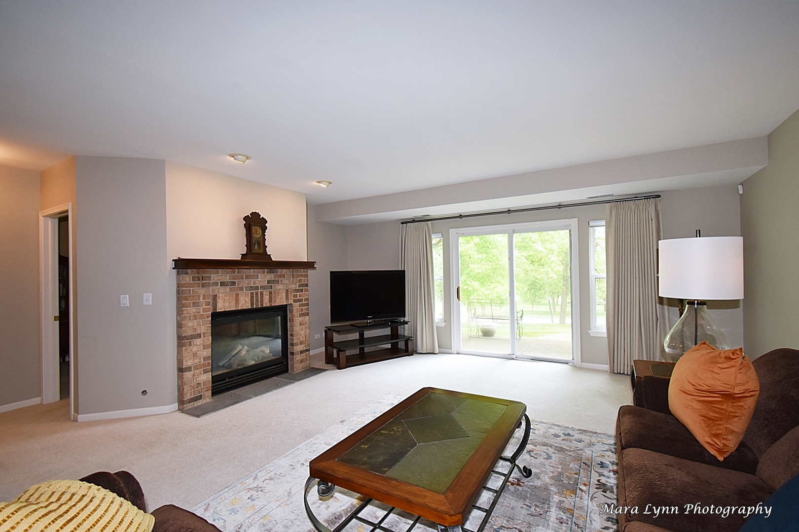 714 Viewpointe Drive St. Charles, IL 60174 - Photo 23 of 31 a living room with furniture flat screen tv and a fireplace