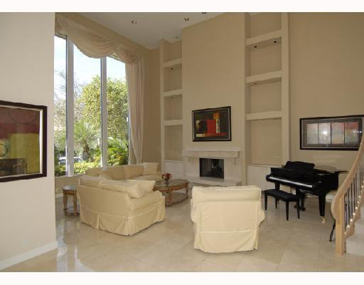 10 Compass Road Fort Lauderdale, FL 33308 - Photo 5 of 16 Living Room