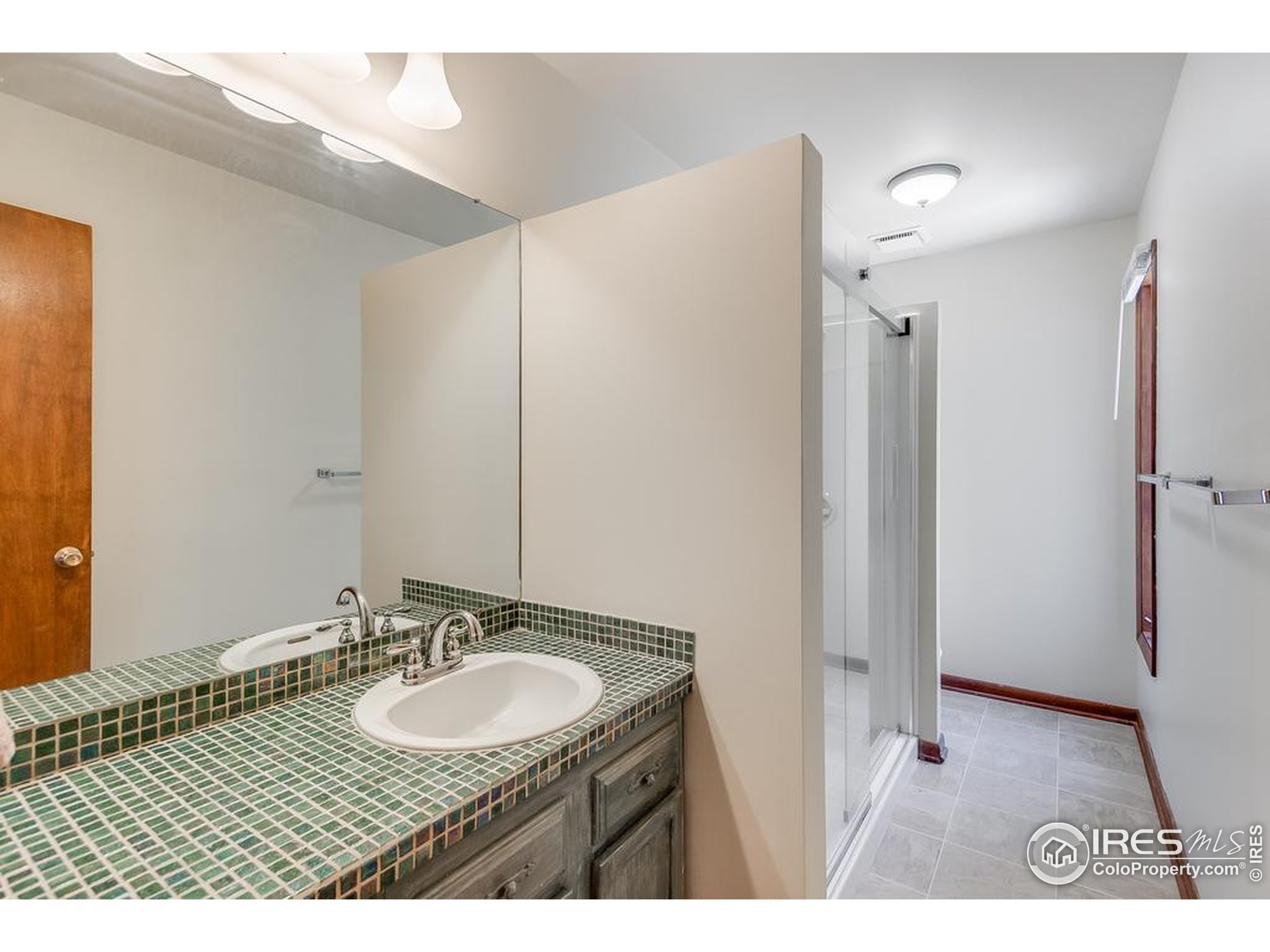 1070 Crestview Court, Unit 4 Estes Park, CO 80517 - Photo 17 of 28 a bathroom with a sink and a mirror