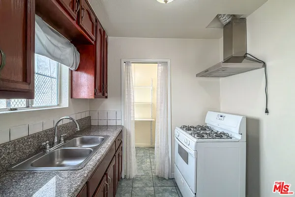$1,800 | 3331 1/2 City Terrace Drive, Los Angeles, CA 90063