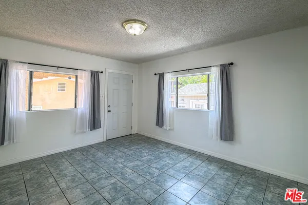 $1,800 | 3331 1/2 City Terrace Drive, Los Angeles, CA 90063