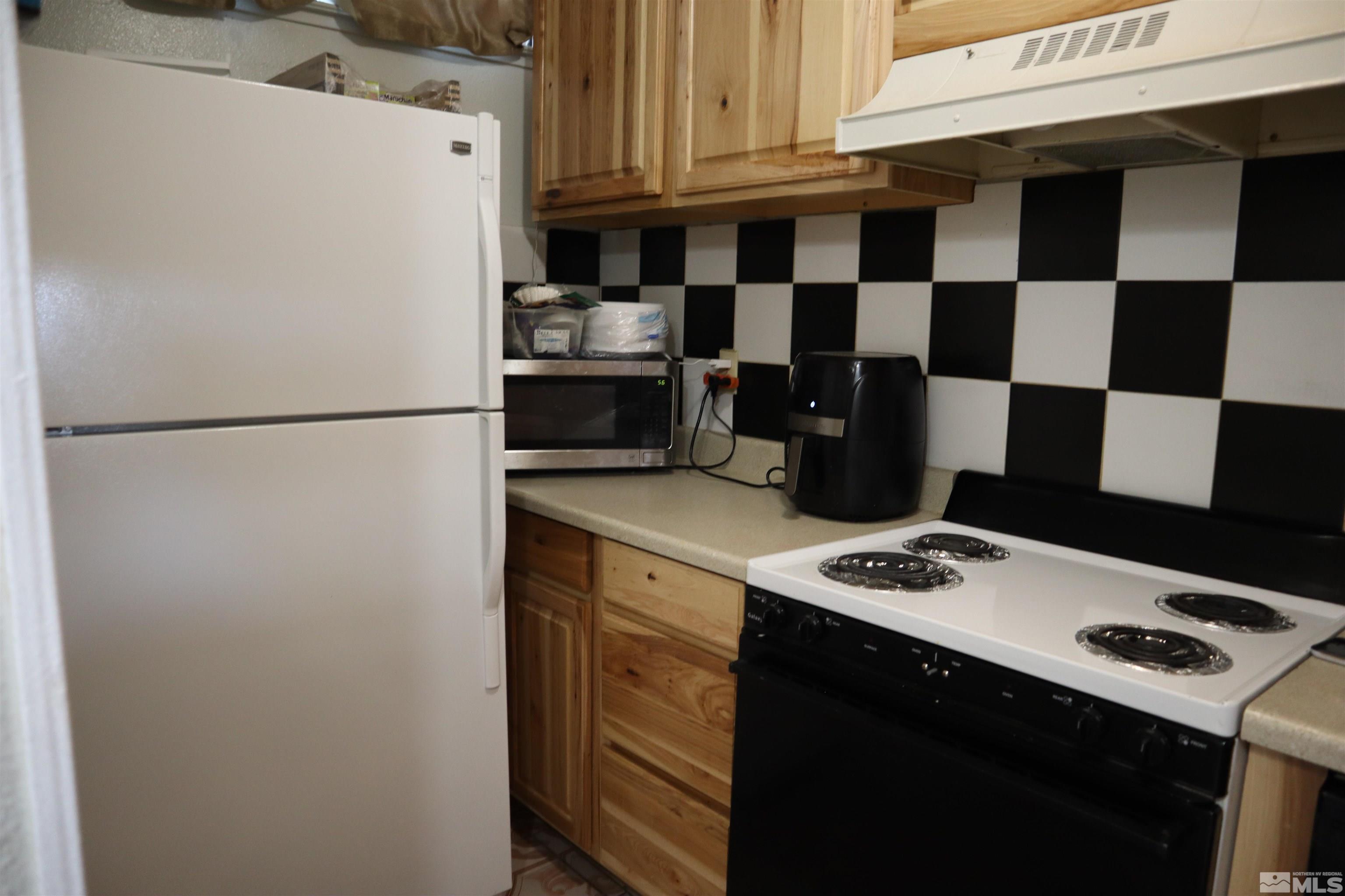 857 Nutmeg Place, Unit 2 Reno, NV 89502 - Photo 4 of 21 Photo 4