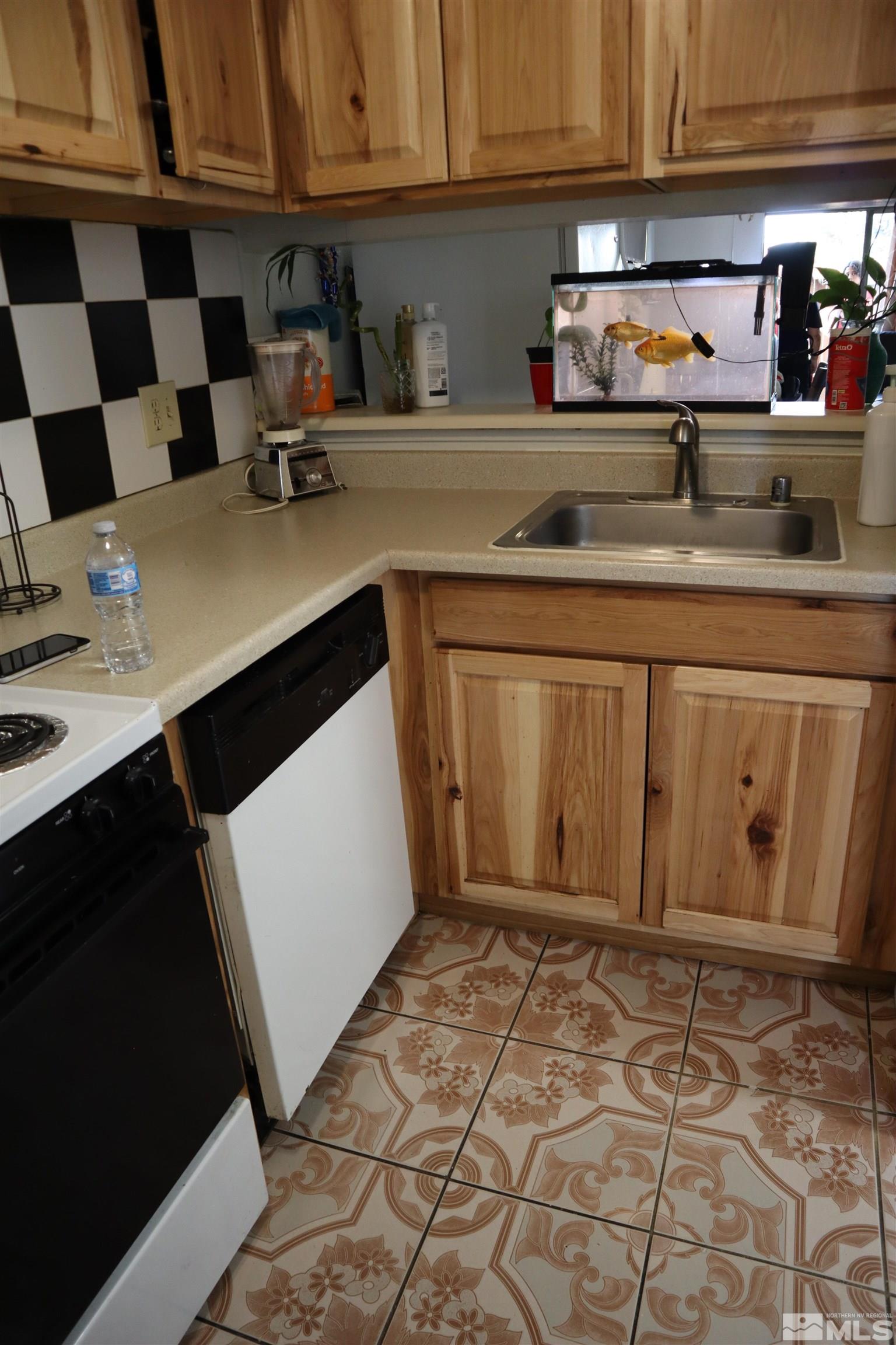 857 Nutmeg Place, Unit 2 Reno, NV 89502 - Photo 5 of 21 Photo 5