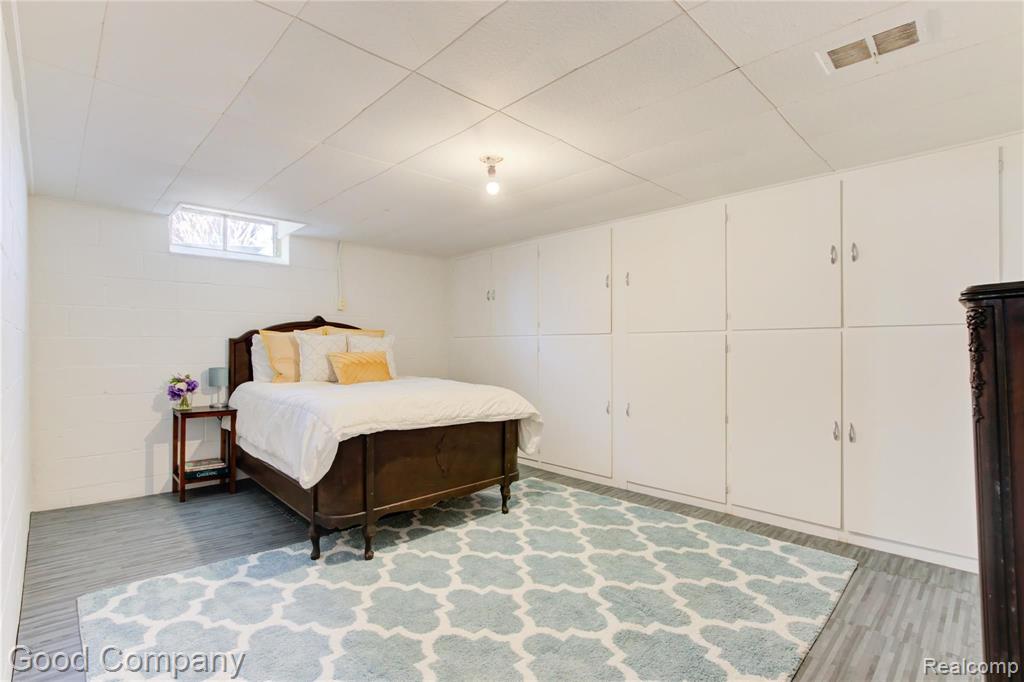 1859 Oxford Road Grosse Pointe Woods, MI 48236 - Photo 28 of 47