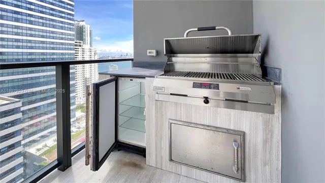 $5,400 | 1451 Brickell Avenue, Unit 2406, Miami, FL 33131