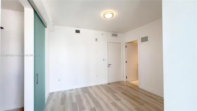 $5,400 | 1451 Brickell Avenue, Unit 2406, Miami, FL 33131