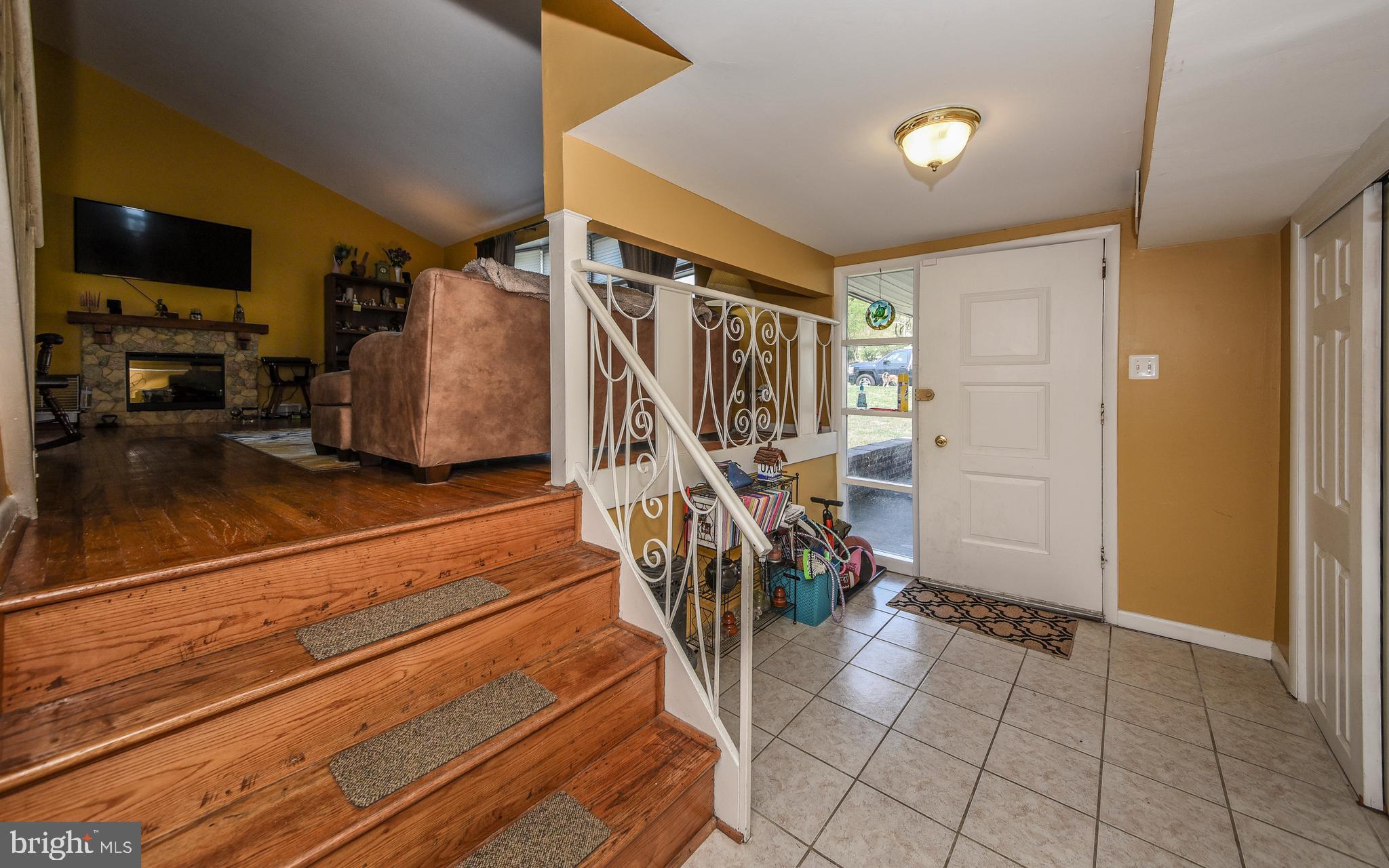 128 Kingfield Road Philadelphia, PA 19115 - Photo 4 of 30