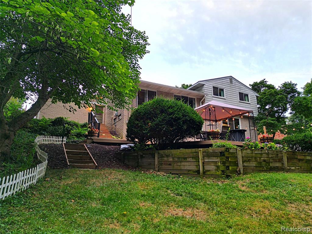 16087 Riverside Street Livonia, MI 48154 - Photo 12 of 46 Gallery Image 12