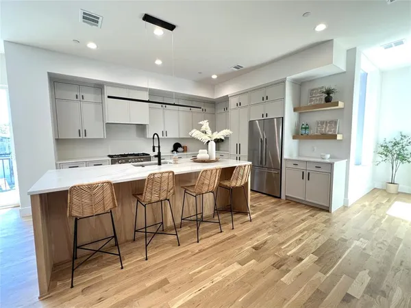 $5,550 | 4330 Dickason Avenue, Unit 101, Dallas, TX 75219