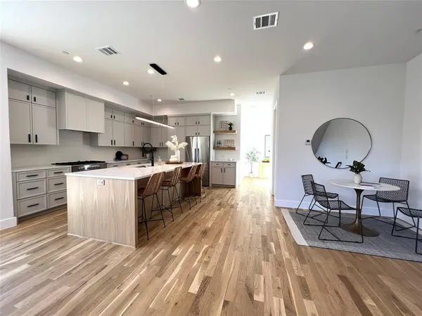 $5,550 | 4330 Dickason Avenue, Unit 101, Dallas, TX 75219