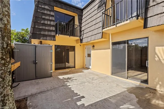 $269,500 | 4001 Sandlewood Lane, Unit 4, Fort Myers, FL 33907