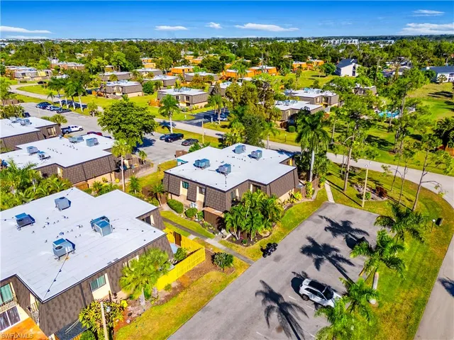 $269,500 | 4001 Sandlewood Lane, Unit 4, Fort Myers, FL 33907