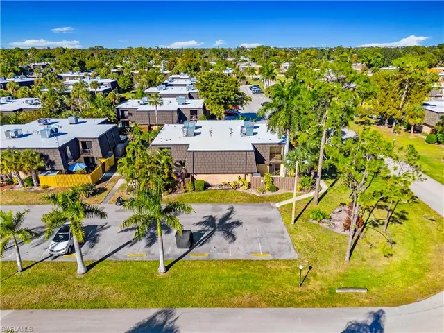 $269,500 | 4001 Sandlewood Lane, Unit 4, Fort Myers, FL 33907