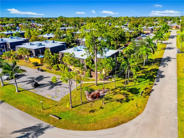 $269,500 | 4001 Sandlewood Lane, Unit 4, Fort Myers, FL 33907
