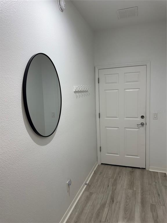 9122 Southwest 70th Loop Ocala, FL 34481 - Photo 15 of 31 an empty room with a mirror