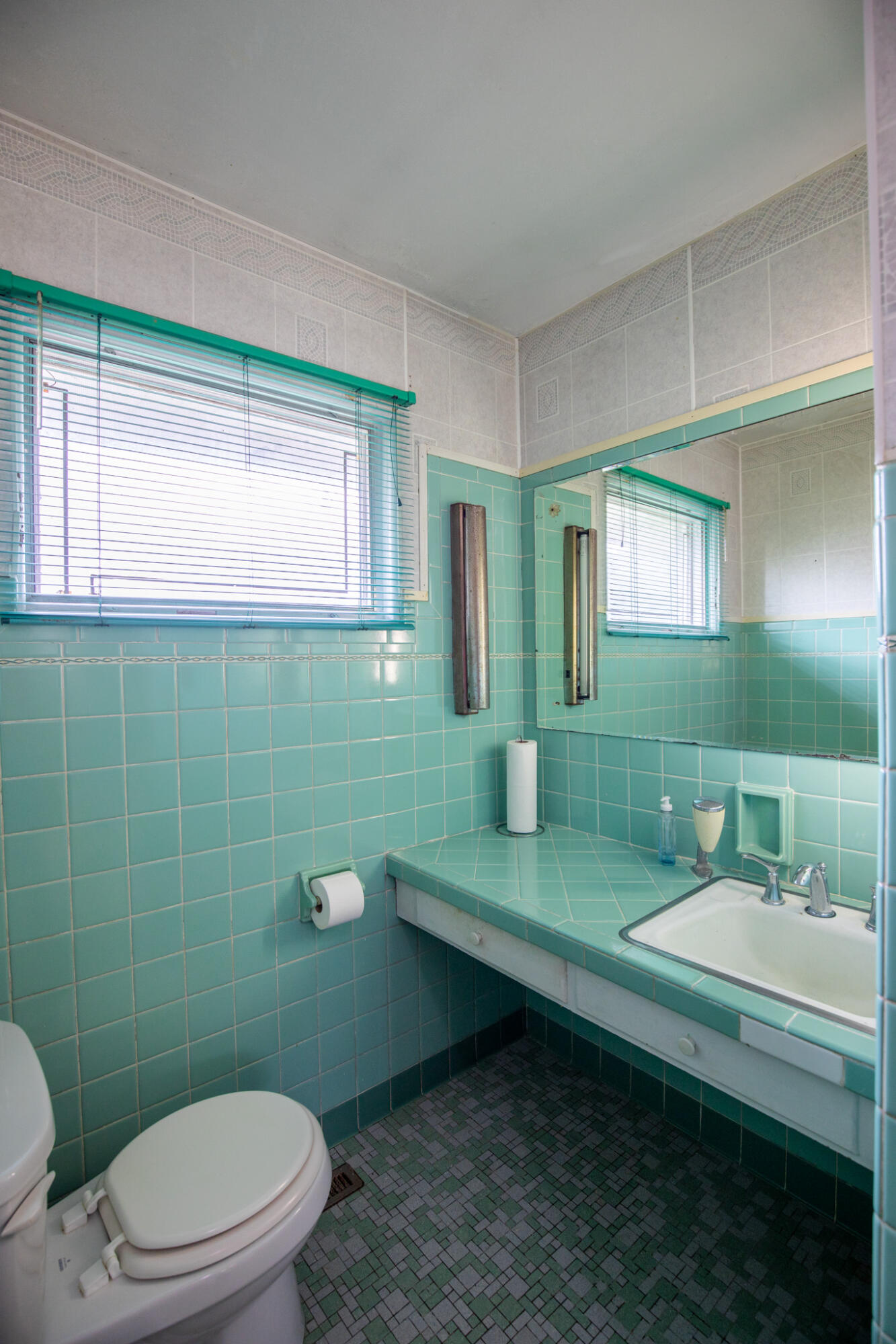 133 North Grand Boulevard Gary, IN 46403 - Photo 11 of 33 1333x2000