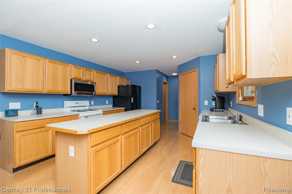 6591 Windiate Road Clarkston, MI 48346 - Photo 19 of 44