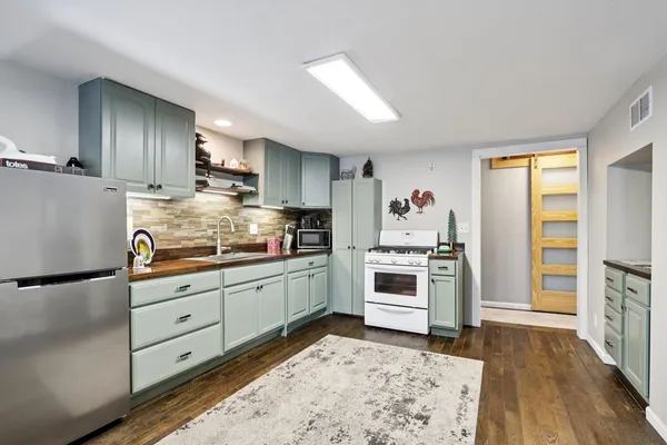 $404,900 | 11471 West Leland Avenue, Beach Park, IL 60099