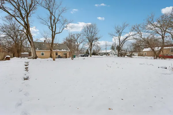 $404,900 | 11471 West Leland Avenue, Beach Park, IL 60099