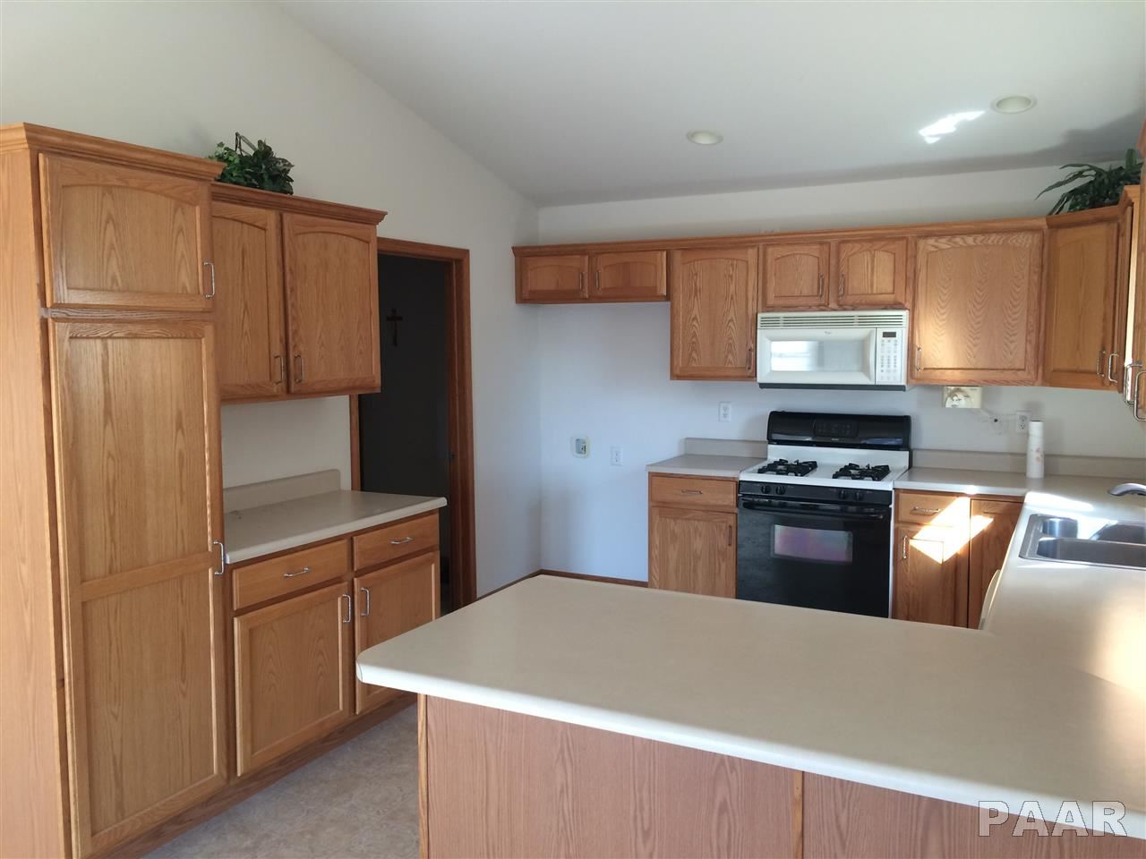 1608 Kingsbury Road Washington, IL 61571 - Photo 8 of 12 Gallery Image 8
