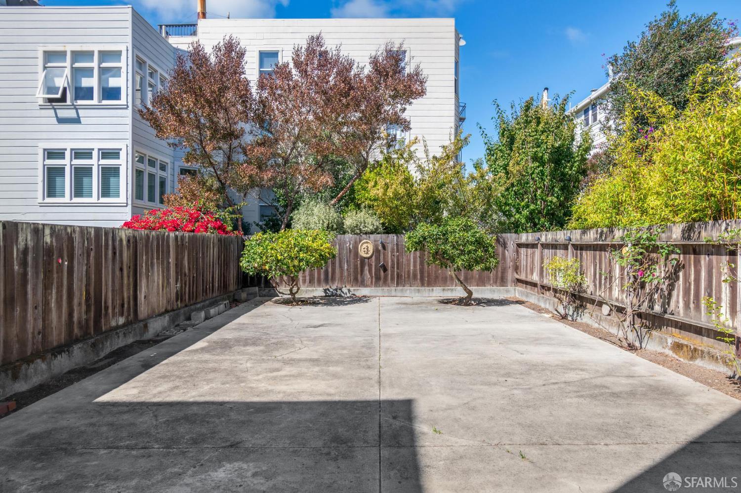 1374-1376 Chestnut Street San Francisco, CA 94123 - Photo 15 of 16 a view of a entrance gate of a house