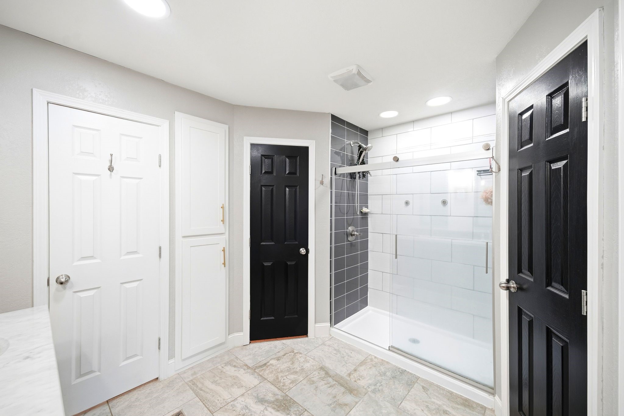 11375 Best Road Beaumont, TX 77713 - Photo 20 of 49 Master bath.