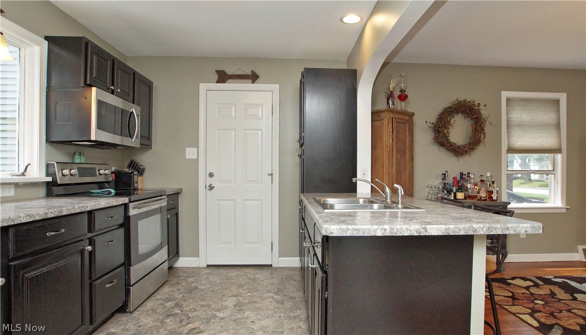 8113 Midland Road Mentor, OH 44060 - Photo 4 of 31