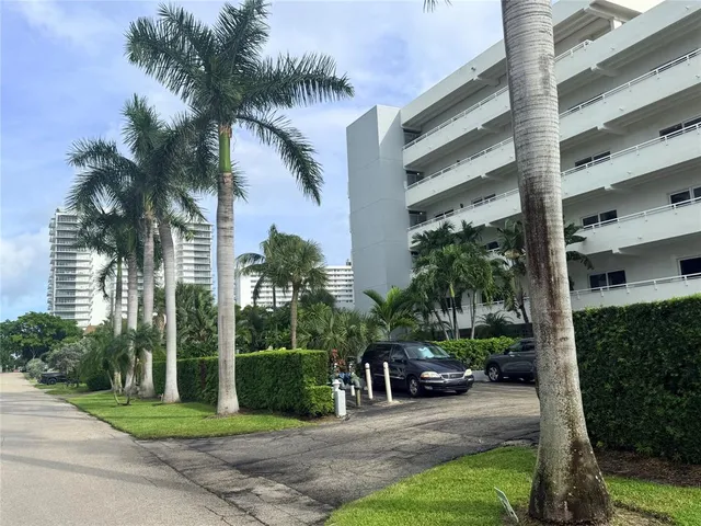 $249,900 | 3212 Northeast 12th Street, Unit 303, Pompano Beach, FL 33062