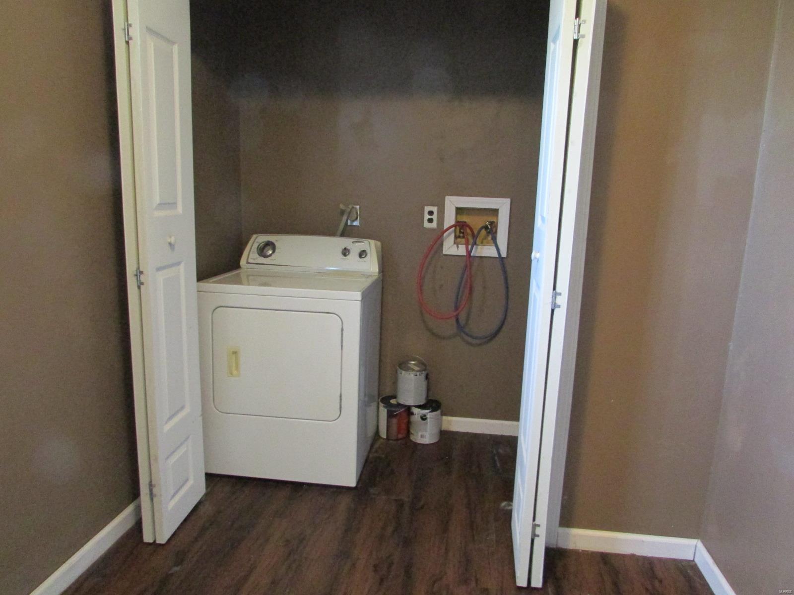 1918 West County Road Jerseyville, IL 62052 - Photo 11 of 33 Gallery Image 11