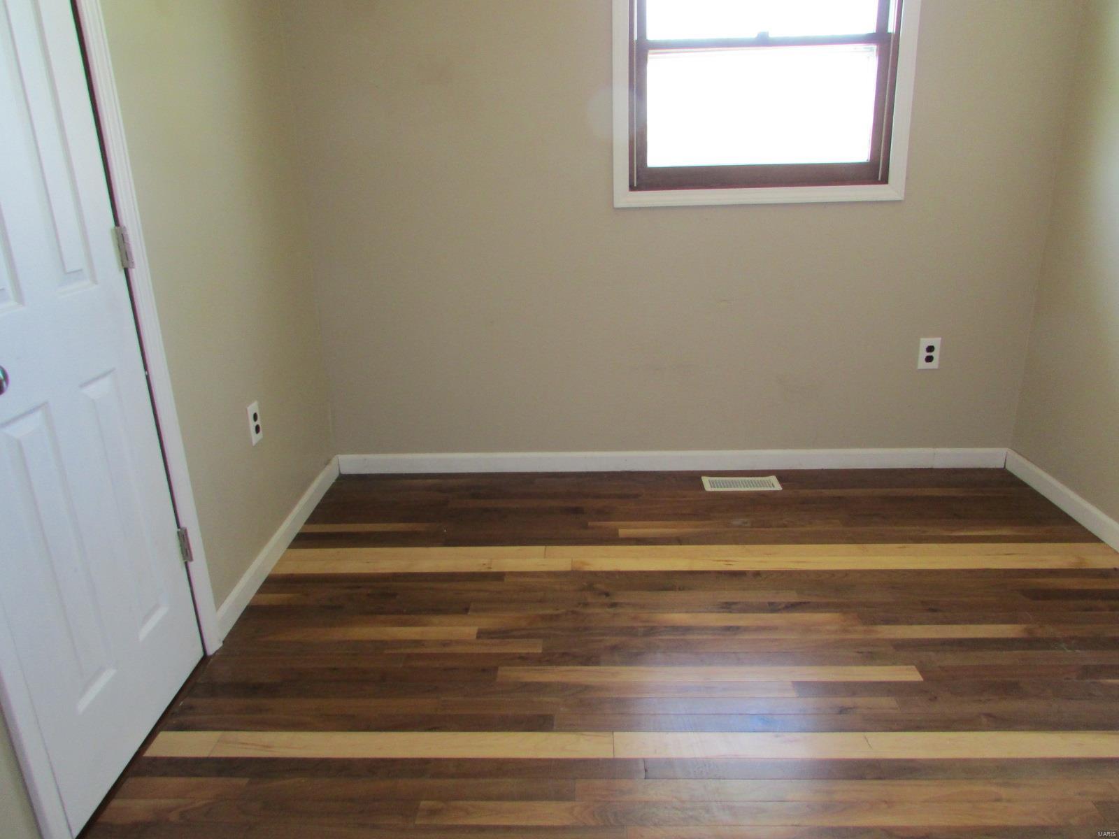 1918 West County Road Jerseyville, IL 62052 - Photo 18 of 33 Gallery Image 18