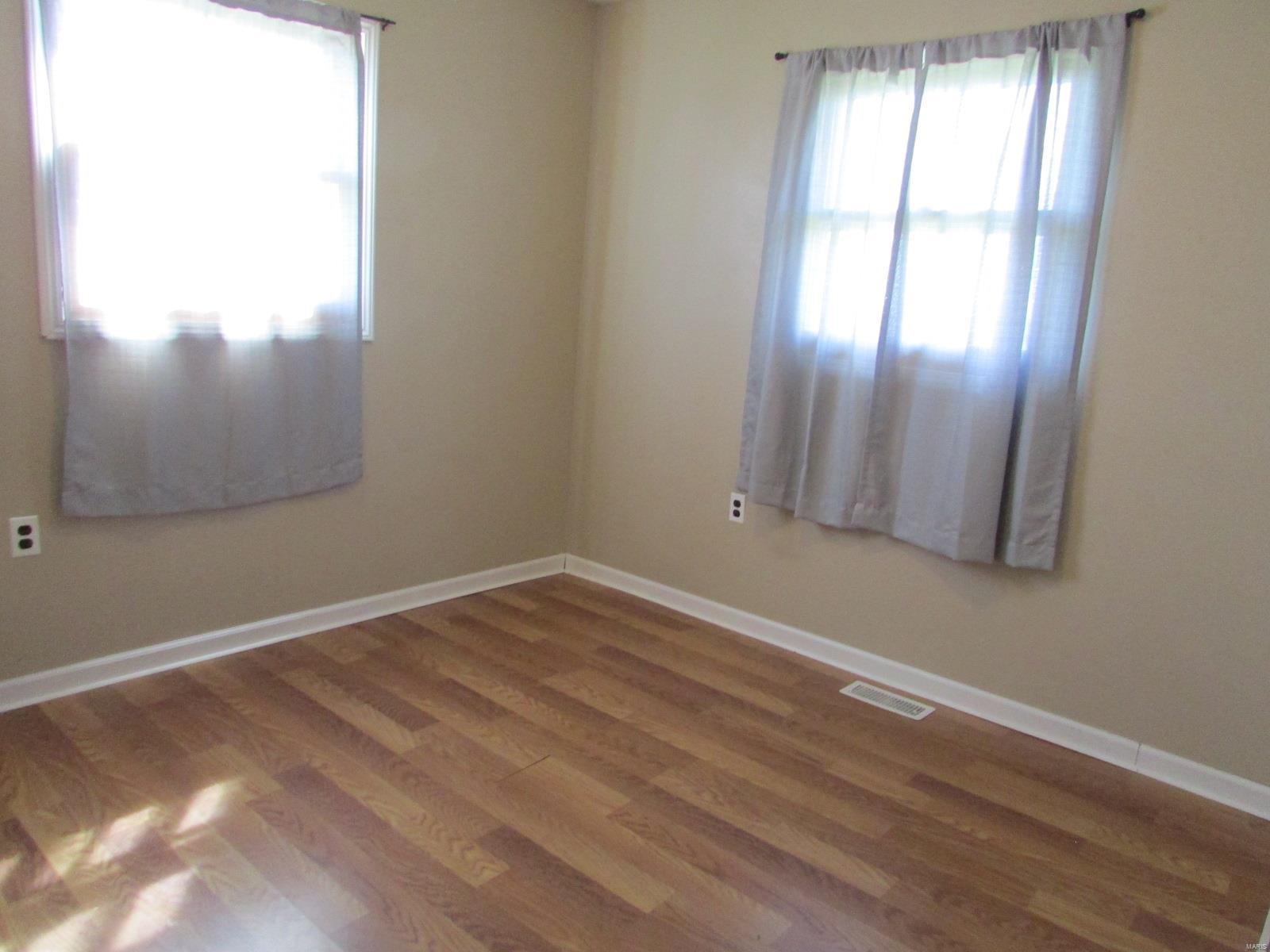 1918 West County Road Jerseyville, IL 62052 - Photo 19 of 33 Gallery Image 19