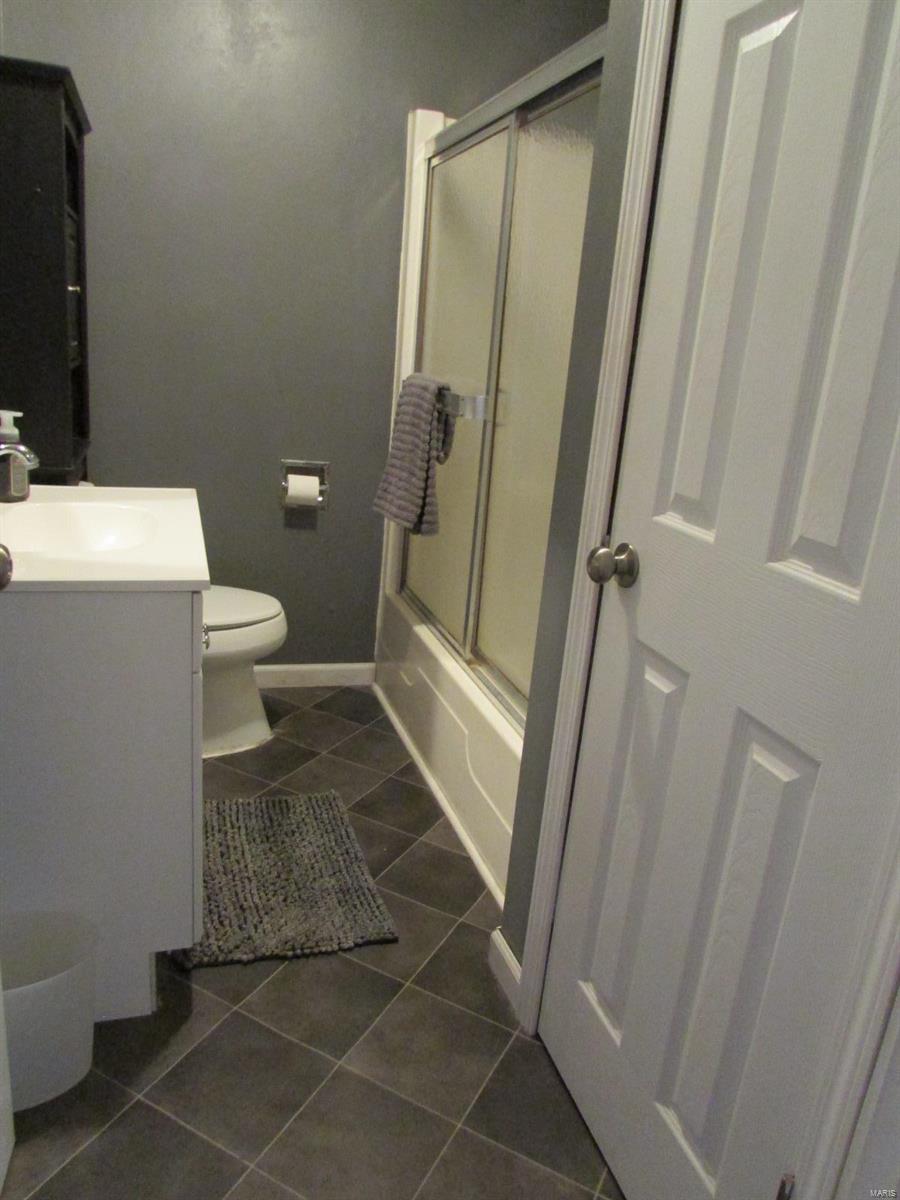 1918 West County Road Jerseyville, IL 62052 - Photo 21 of 33 Gallery Image 21