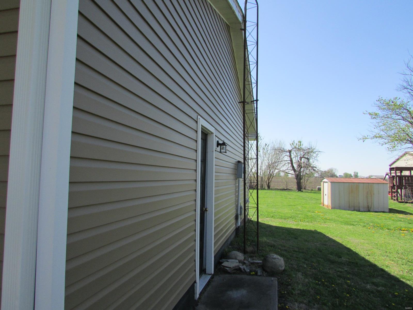 1918 West County Road Jerseyville, IL 62052 - Photo 28 of 33 Gallery Image 28