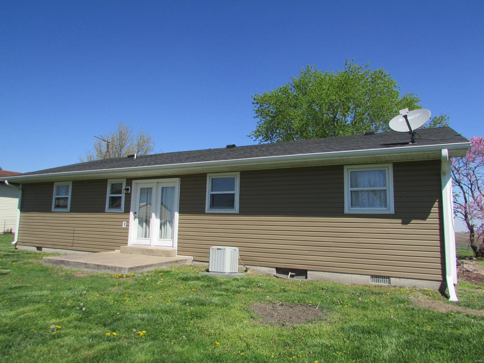 1918 West County Road Jerseyville, IL 62052 - Photo 31 of 33 Gallery Image 31