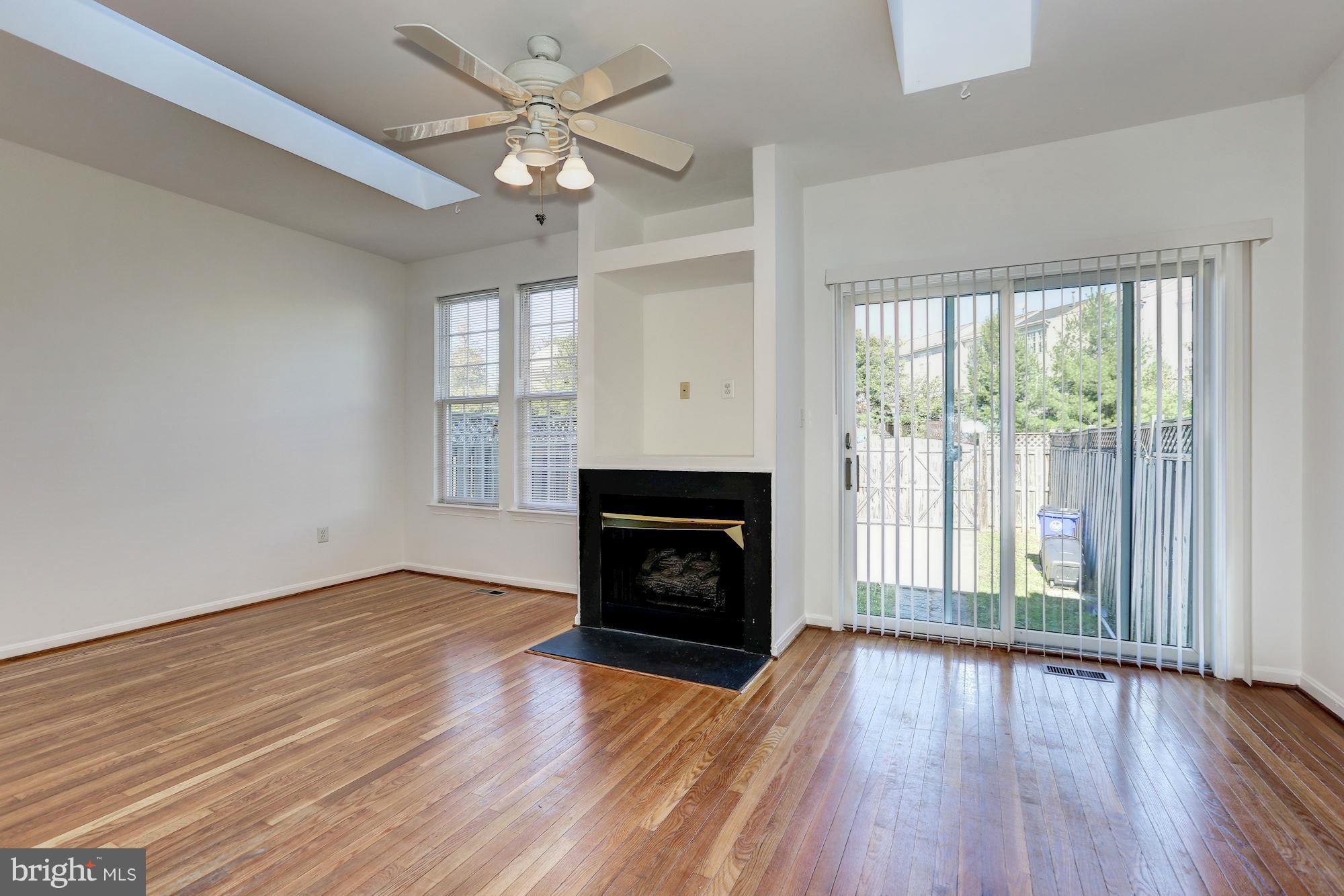 2252 Wetherburne Way Frederick, MD 21702 - Photo 10 of 30 Living Room