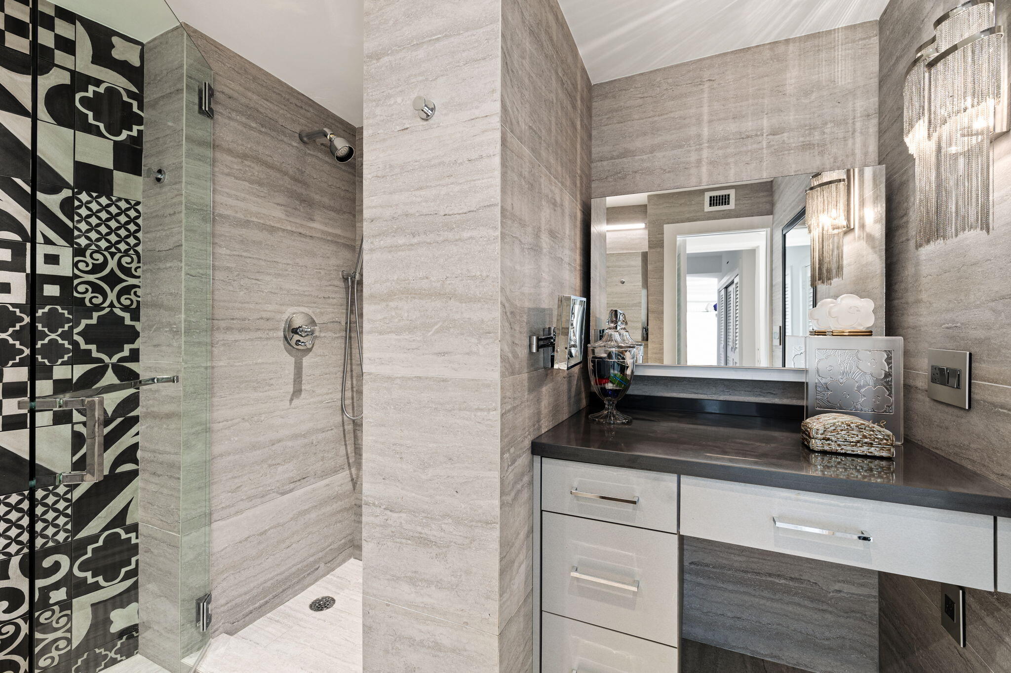 44 Cocoanut Row, Unit 212A Palm Beach, FL 33480 - Photo 32 of 52 71-web-or-mls-Palm Beach Towers Unit A21