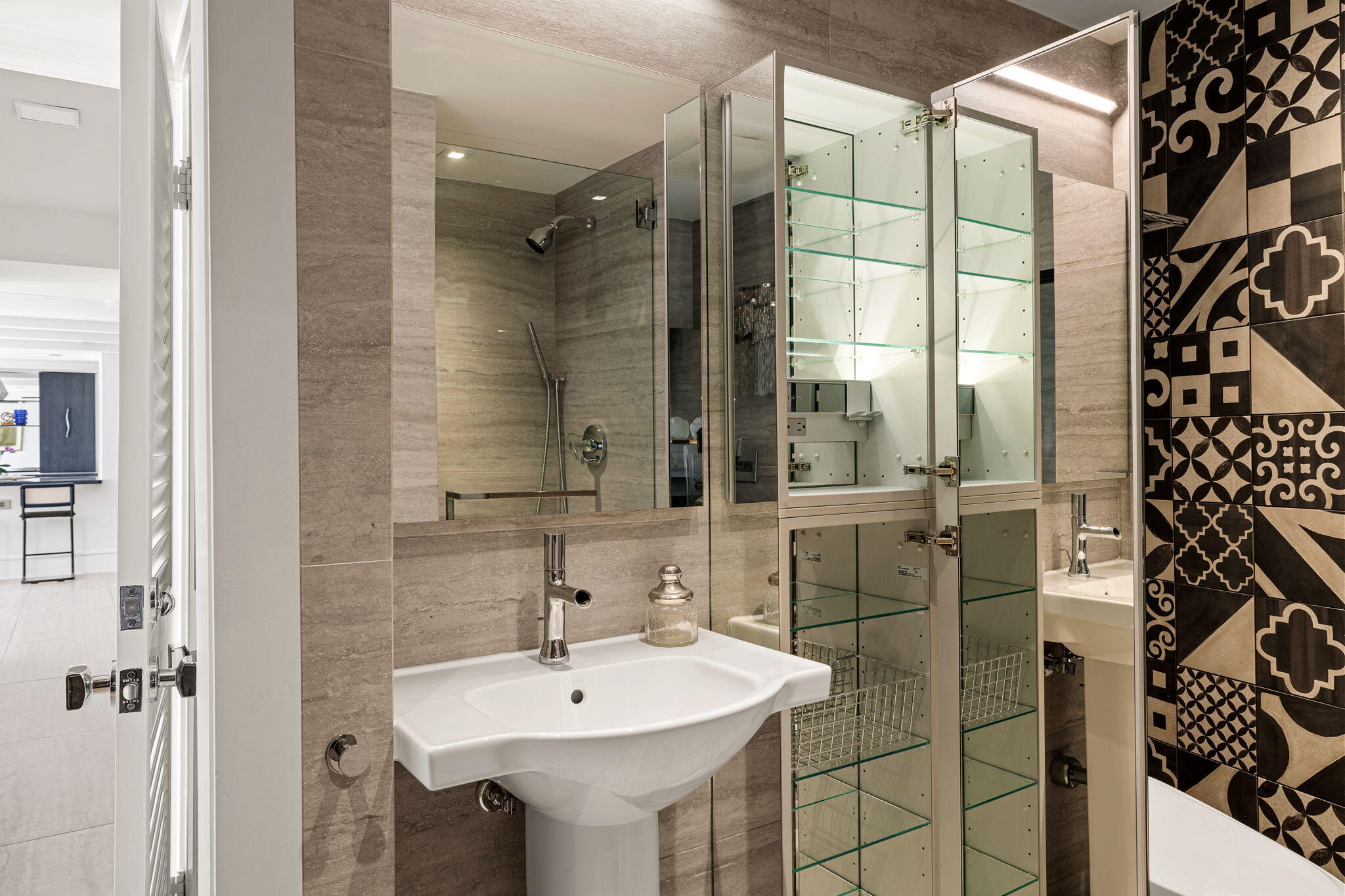 44 Cocoanut Row, Unit 212A Palm Beach, FL 33480 - Photo 33 of 52 75-web-or-mls-Palm Beach Towers Unit A21