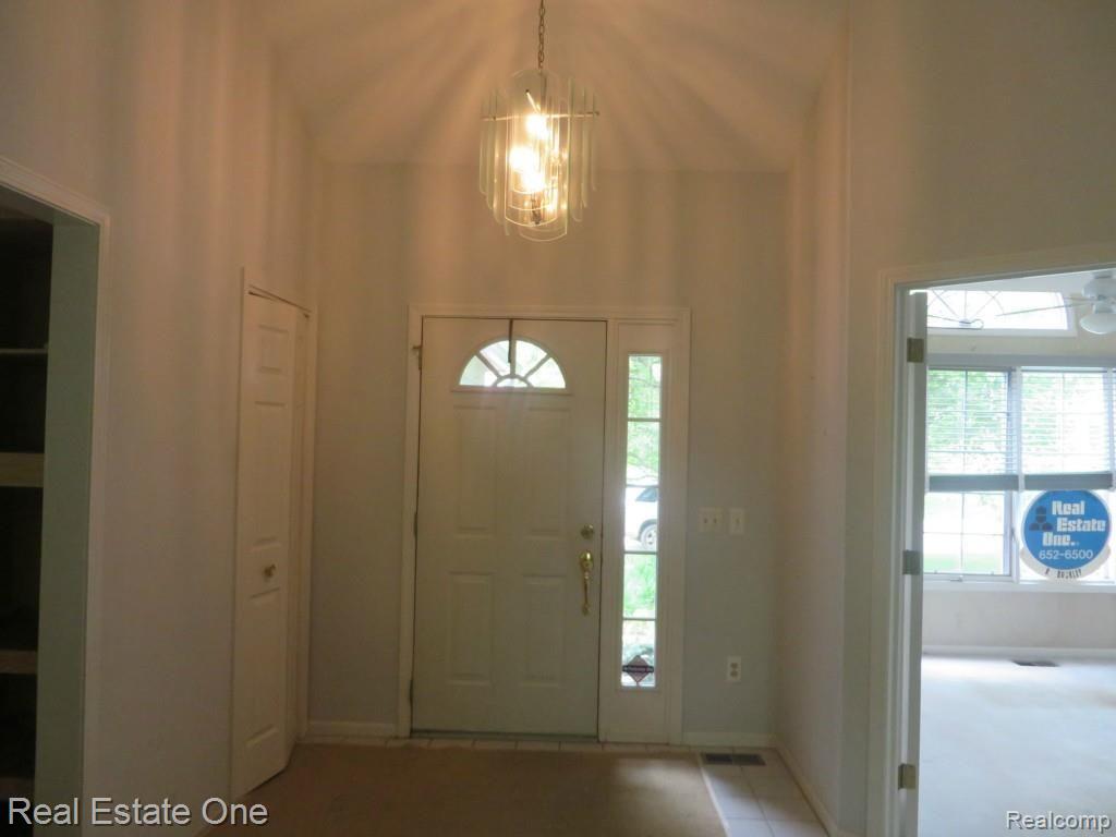 3346 Henley Court, Unit 78L Rochester, MI 48309 - Photo 6 of 21 foyer.jpg