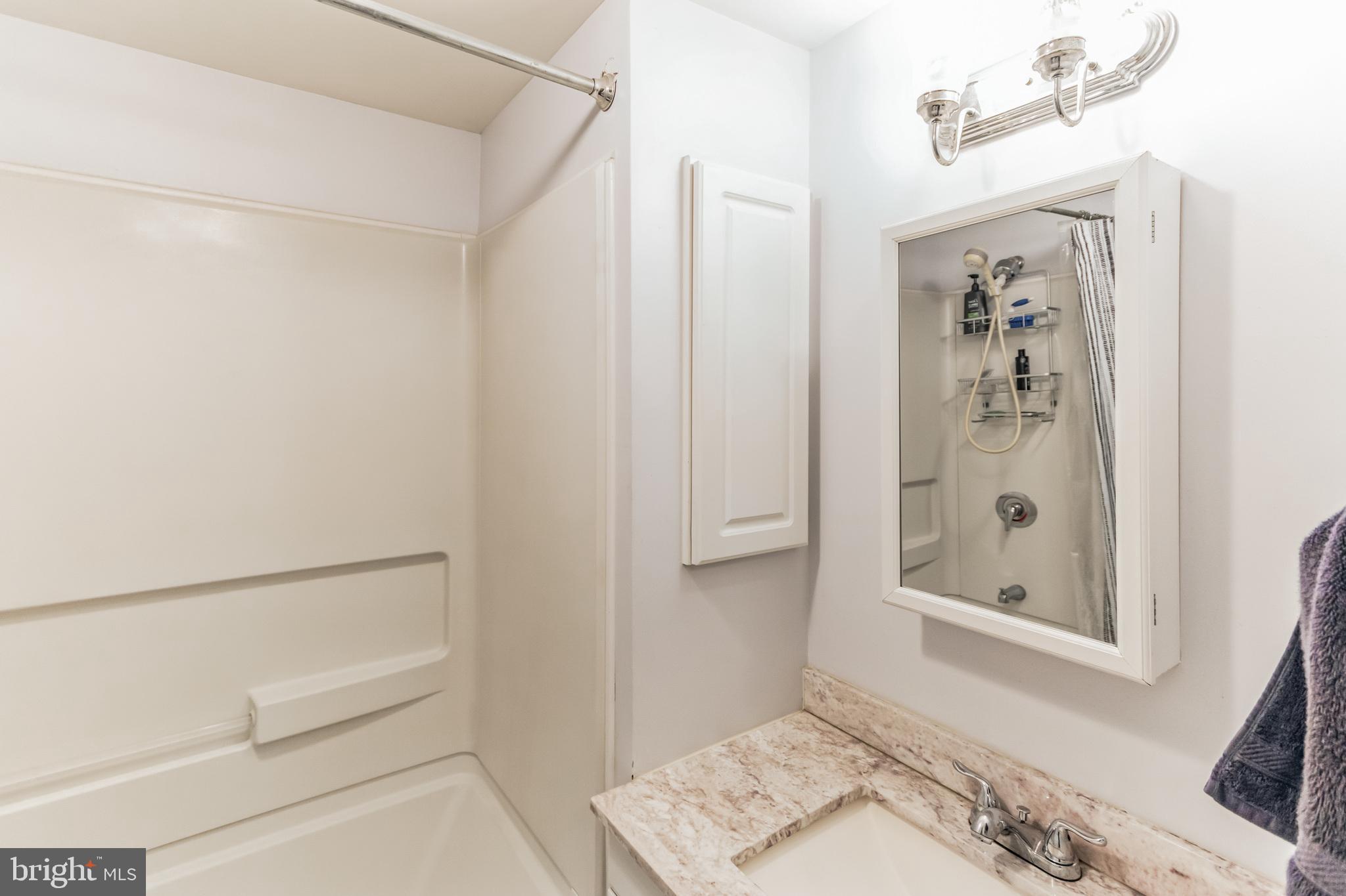 27 Emerson Road North Brunswick, NJ 08902 - Photo 11 of 46 Gallery Image 11