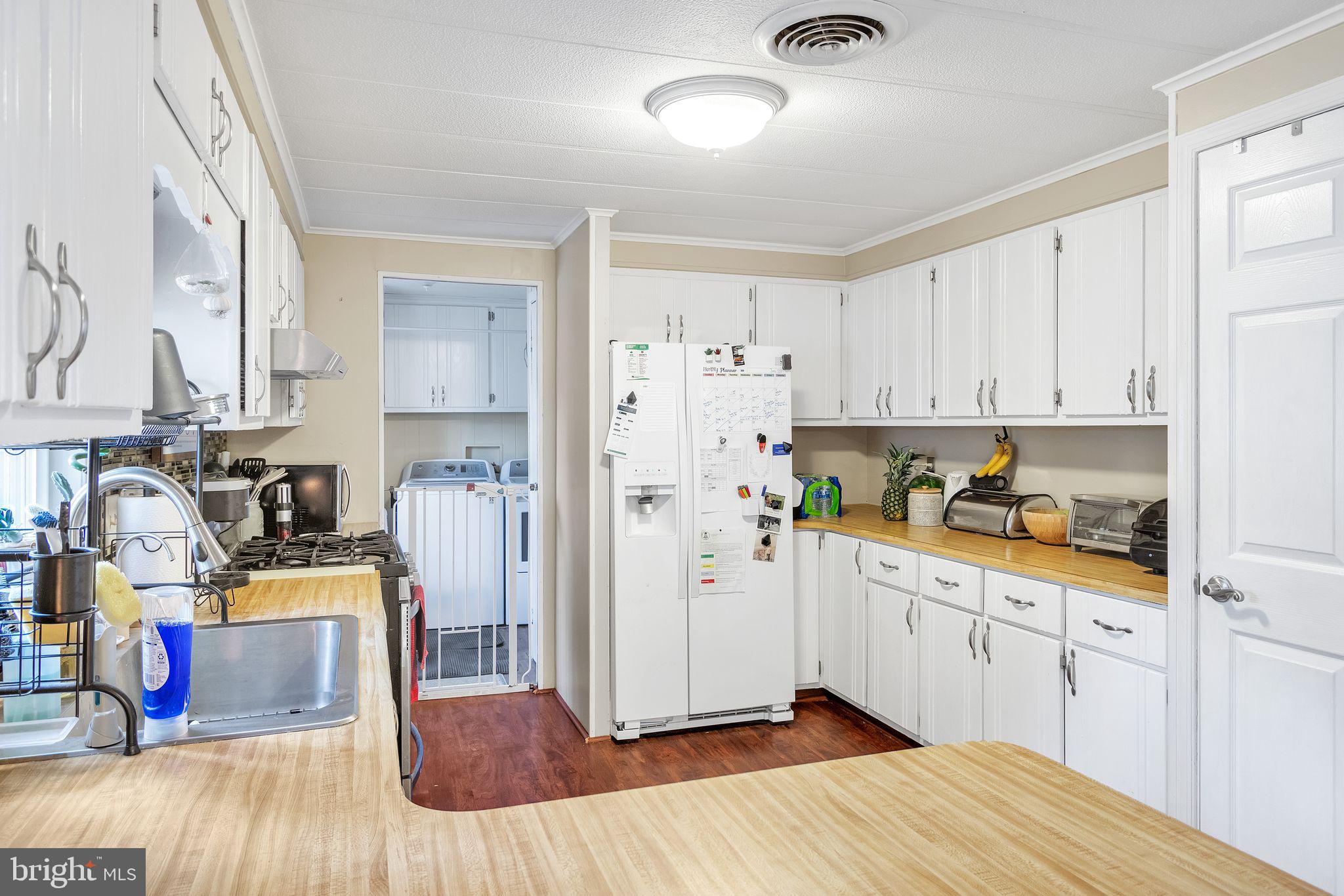 27 Emerson Road North Brunswick, NJ 08902 - Photo 26 of 46 Gallery Image 26