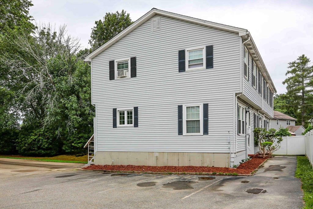 a view of a house and outdoor space
