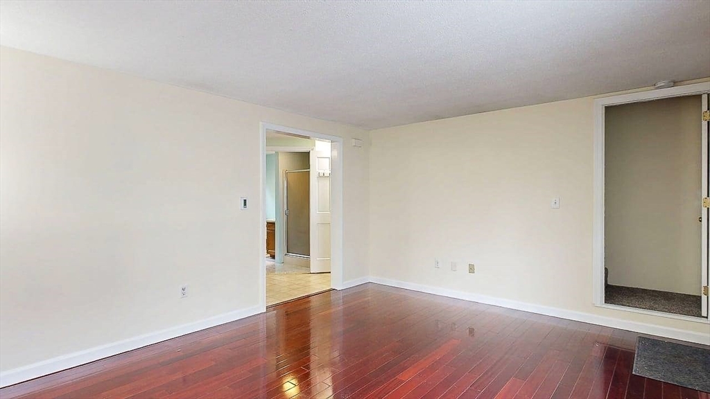 18 Massasoit Road, Unit B Worcester, MA 01604 - Photo 4 of 30 Gallery Image 4