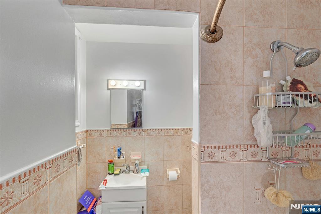 41 Heckel Street Belleville, NJ 07109 - Photo 27 of 38 a bathroom with a bathtub sink and mirror
