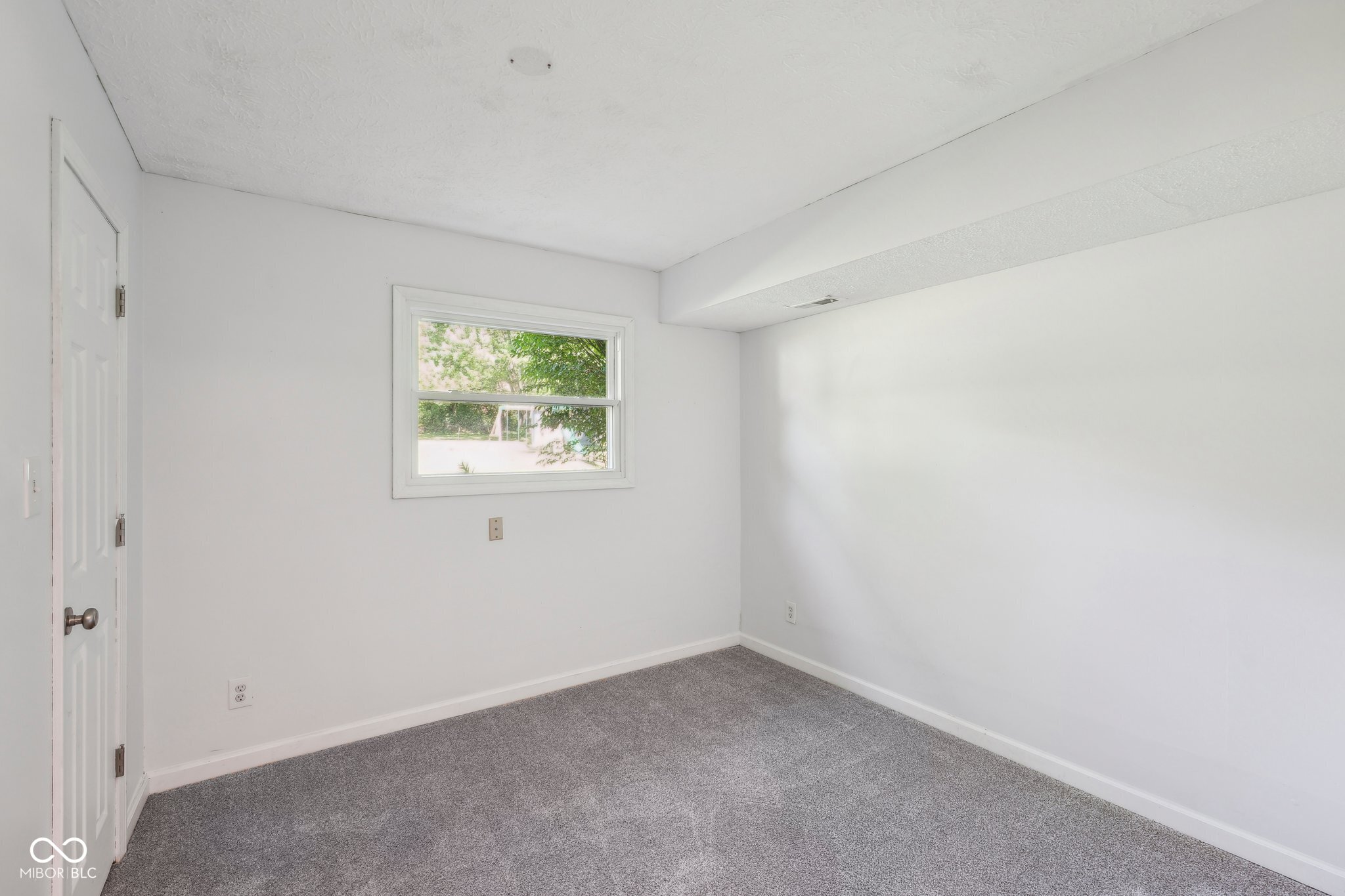 8823 Rocky Ridge Road Indianapolis, IN 46217 - Photo 9 of 31 Gallery Image 9