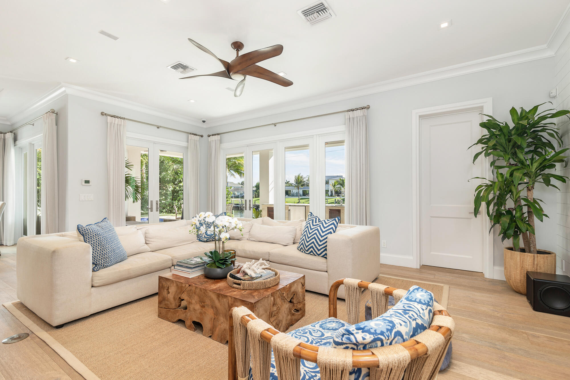 222 Arlington Road West Palm Beach, FL 33405 - Photo 5 of 33 low-16