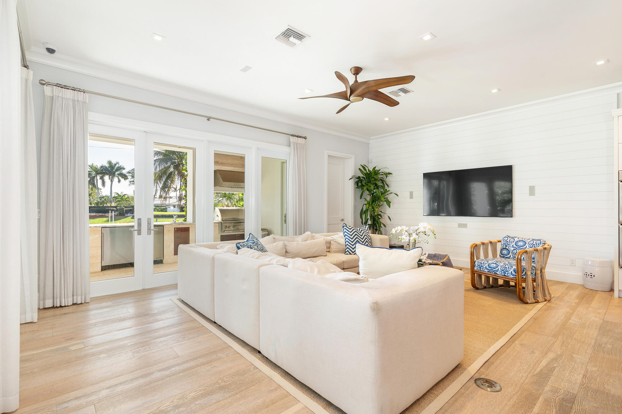 222 Arlington Road West Palm Beach, FL 33405 - Photo 6 of 33 low-15