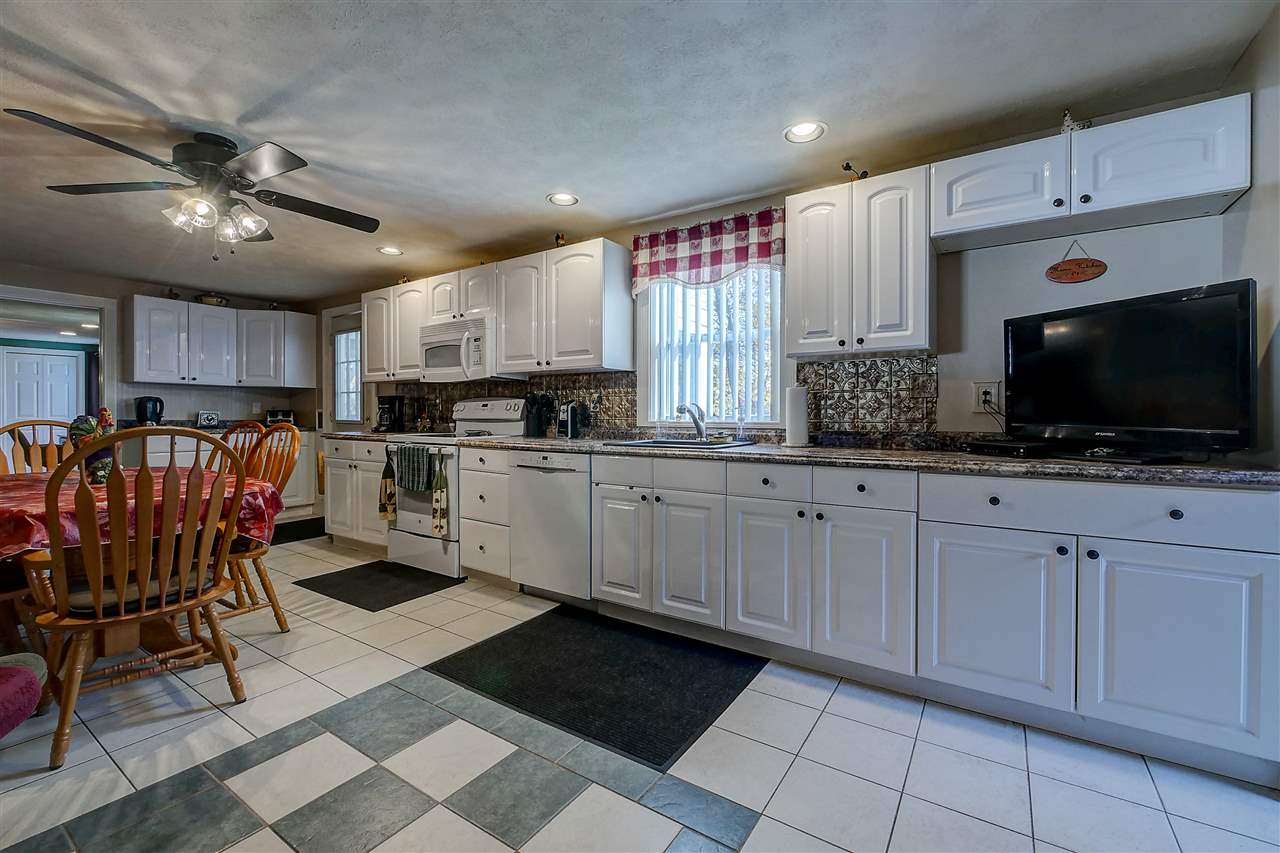 28 East Dunstable Road Nashua, NH 03060 - Photo 16 of 36