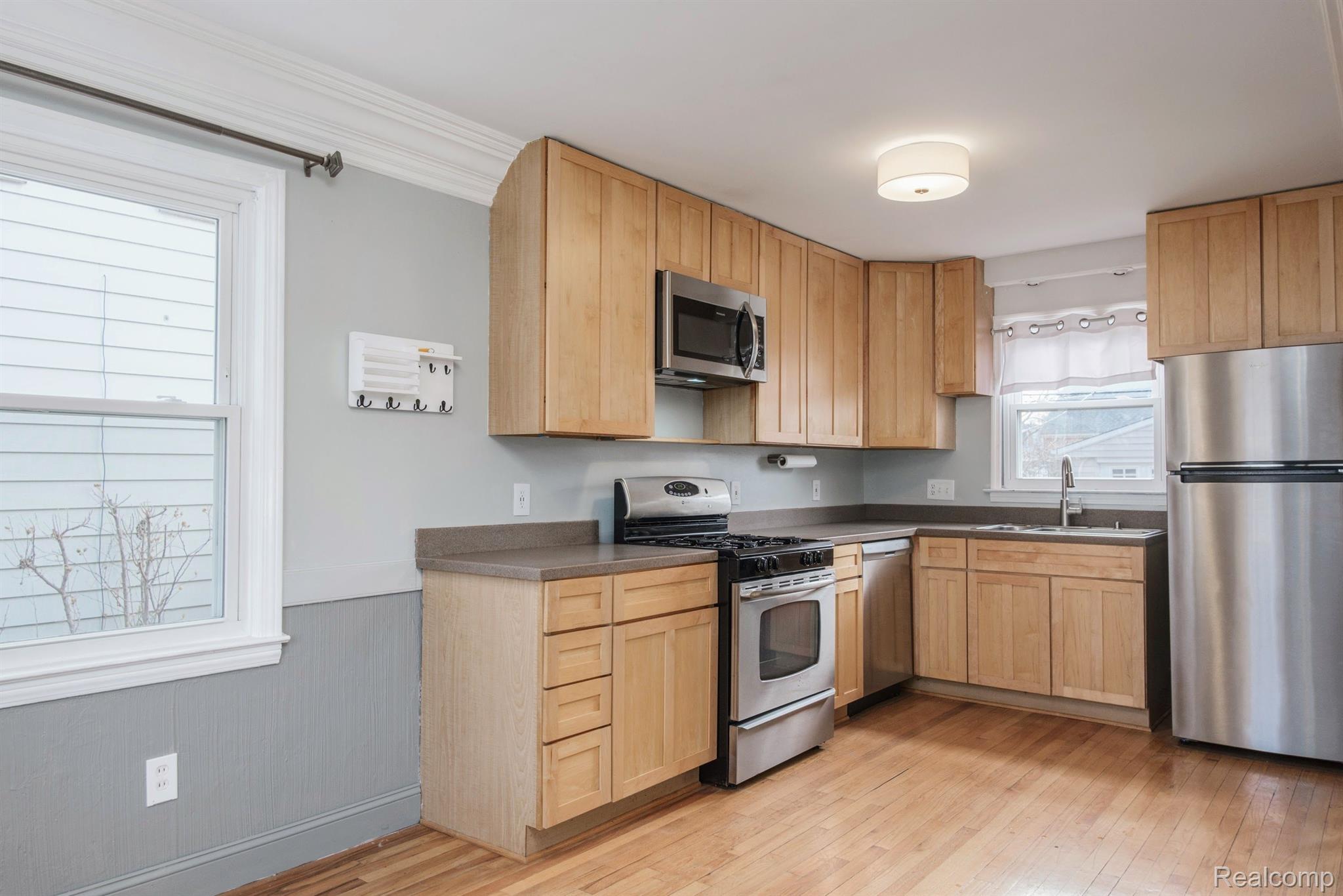 2227 Hampton Road Grosse Pointe, MI 48236 - Photo 5 of 32 Gallery Image 5